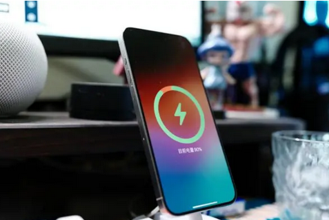 南平苹果15换屏服务分享用什么充电器给iPhone15充电更好 